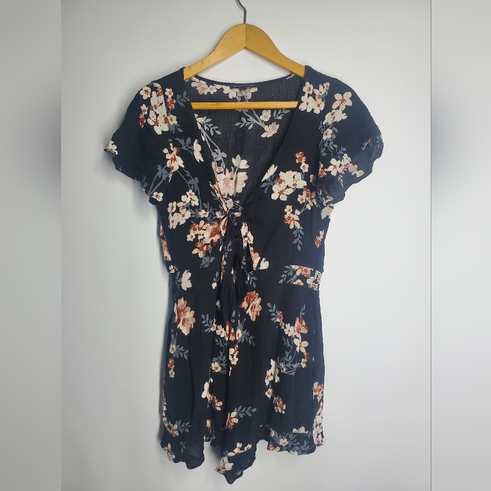 ❤️ AMERICAN EAGLE M Black Floral Print Tie Front Romper